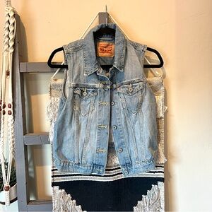 Womens Levi’s Red Tag Sleeveless Blue Jean  Vintage Jacket Vest Vintage Size M